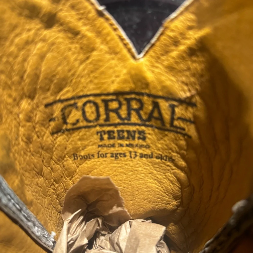 TEEN'S CORRAL CROSS AND WINGS EMBROIDERY SQUARE TOE COWBOY BOOT